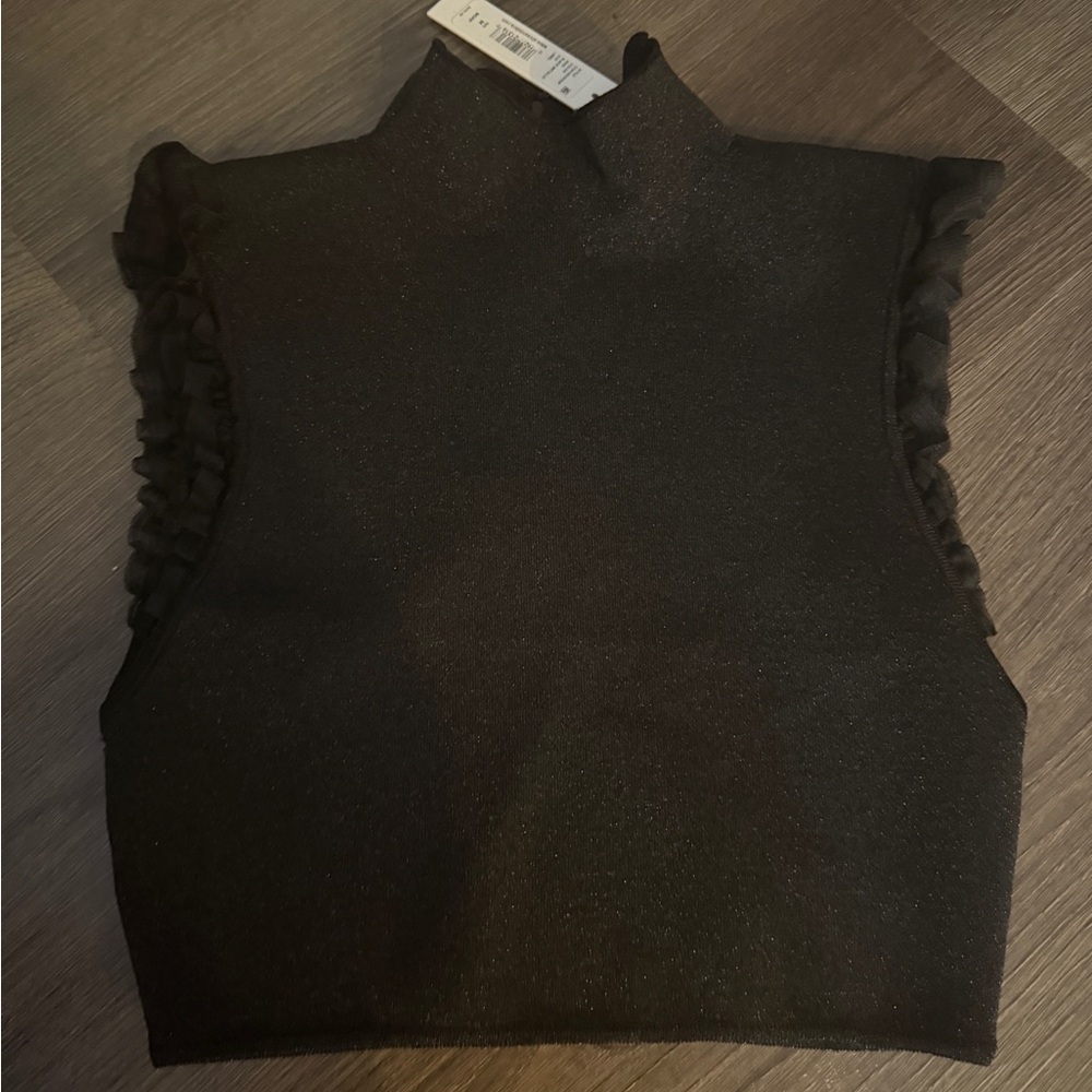 Alice + Olivia shimmer crop top size medium Elegant Black Ruffle Sleeve Top